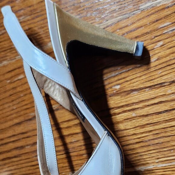 Stuart Weitzman Pearl White slingbacks with gold heels - Picture 2 of 4